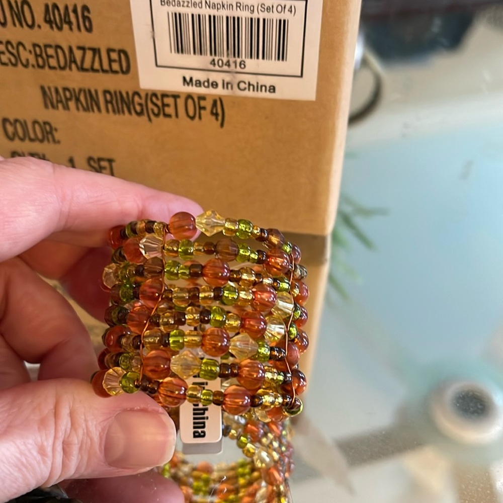 NWT Southern Living at Home Bedazzled napkin rings . Set of 4